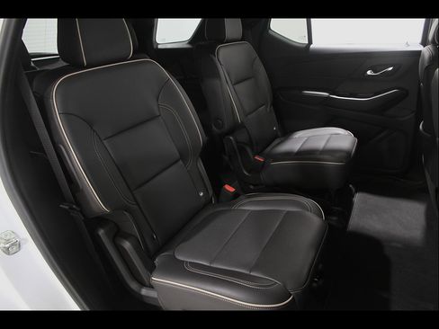 Certified 2022 Chevrolet Traverse Premier FWD image 20