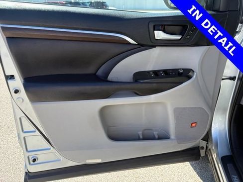 Used 2016 Toyota Highlander Limited AWD/4WD image 23