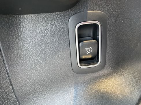 Used 2021 Mercedes-Benz GLB 250 image 18