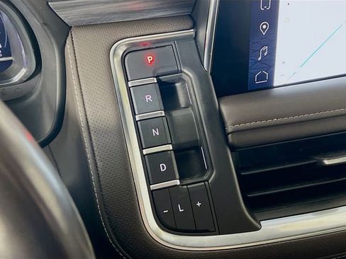 Used 2022 GMC Yukon XL SLT w/ SLT Luxury Package image 23