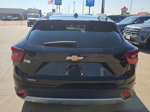 Used 2025 Chevrolet Trax LT FWD image 10