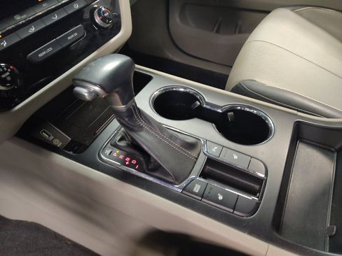 Used 2019 Kia Sedona EX FWD image 26