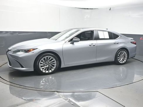 Used 2023 Lexus ES 350 Ultra Luxury w/ Accessory Package (Z2) FWD image 4