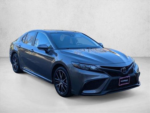 Used 2021 Toyota Camry SE w/ Cold Weather Package image 3