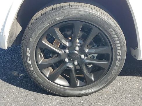 Used 2021 Jeep Grand Cherokee Laredo X RWD image 7