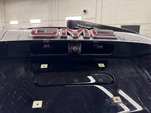 Used 2021 GMC Acadia SLE w/ Driver Convenience Package image 16