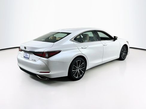 Used 2024 Lexus ES 350 w/ Premium Package FWD image 5