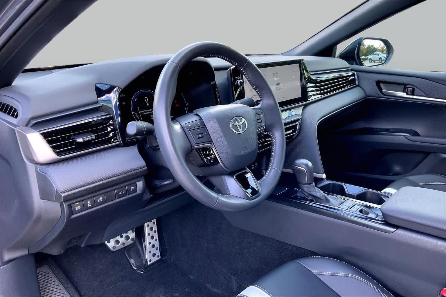 Used 2025 Toyota Camry SE w/ Multimedia Upgrade Package FWD image 17