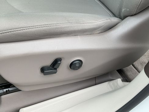 Used 2019 Chrysler Pacifica LX FWD image 36
