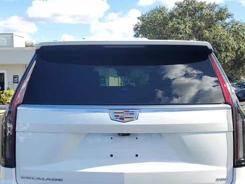 Used 2022 Cadillac Escalade Premium Luxury image 13