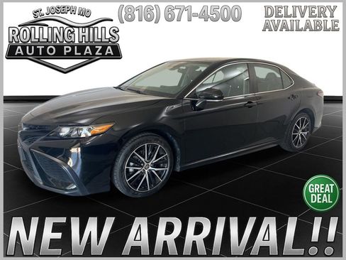 Used 2023 Toyota Camry SE FWD image 1