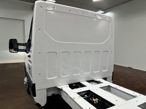 Used 2023 Ford Transit 350 DRW AWD image 14