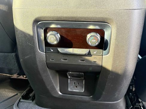 Used 2025 Chevrolet Suburban High Country AWD/4WD image 34