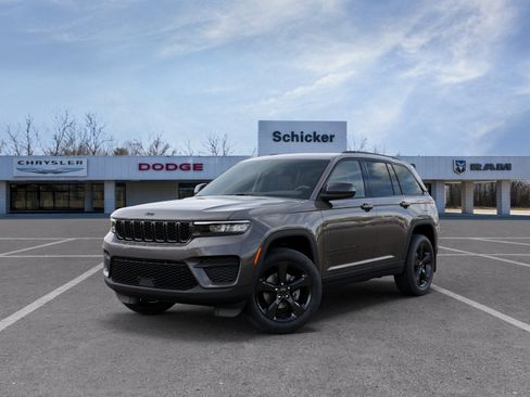 New 2025 Jeep Grand Cherokee Altitude w/ MOPAR Finishing Package image 21