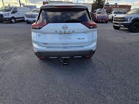 Used 2024 Nissan Rogue SL image 8