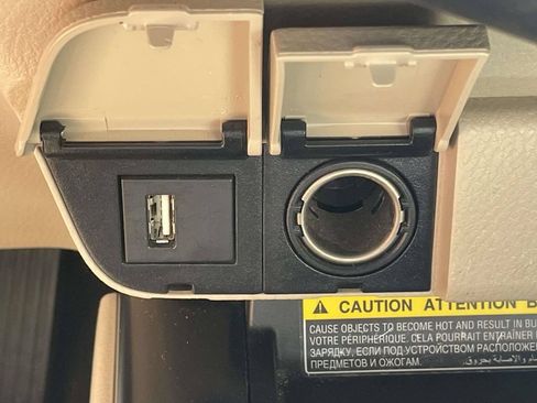 Used 2020 Toyota Camry XLE FWD image 22