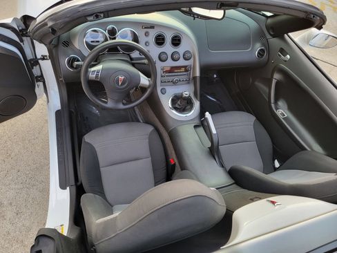 Used 2008 Pontiac Solstice Convertible w/ Preferred Package RWD image 10