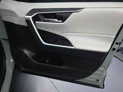 Used 2021 Toyota RAV4 XLE Premium FWD image 37