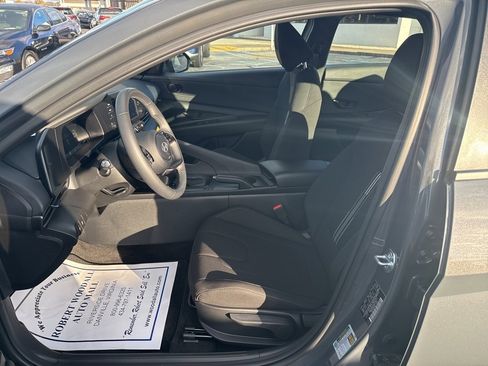 Used 2025 Hyundai Elantra Sport image 15