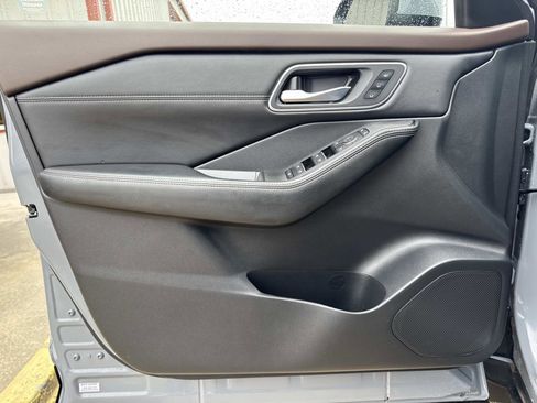 Used 2023 Nissan Rogue Platinum w/ Platinum Premium Package image 19