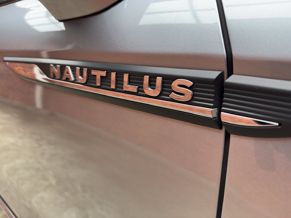 Used 2023 Lincoln Nautilus Reserve AWD/4WD image 7