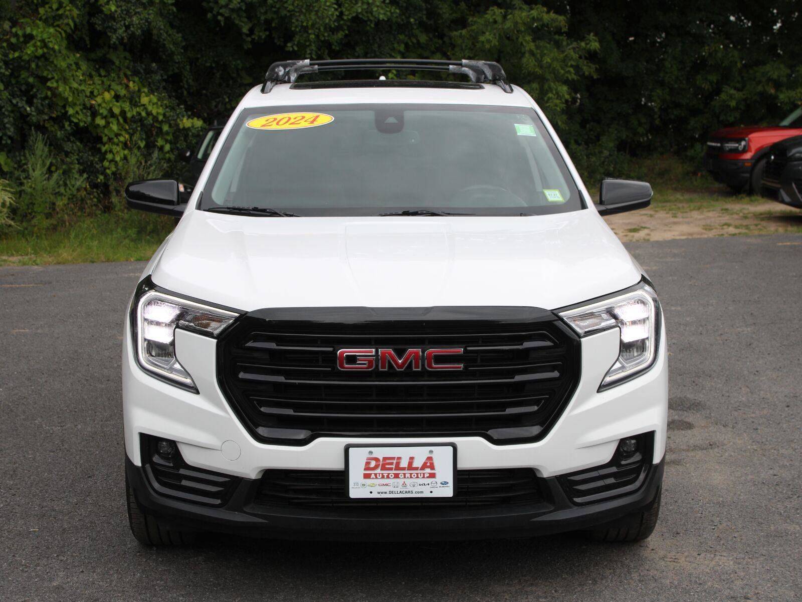 Used 2024 GMC Terrain SLT w/ Elevation Edition AWD/4WD image 2