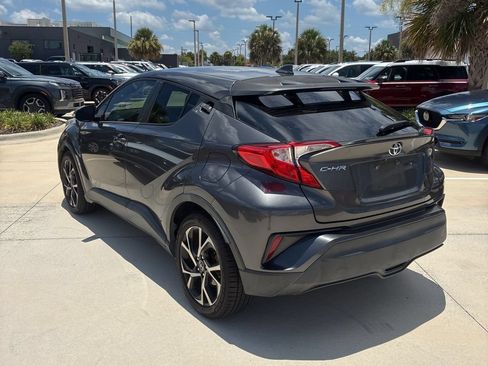 Used 2018 Toyota C-HR XLE FWD image 6