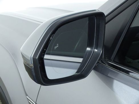 Used 2020 Volkswagen Atlas Cross Sport SE w/ Towing Package image 35