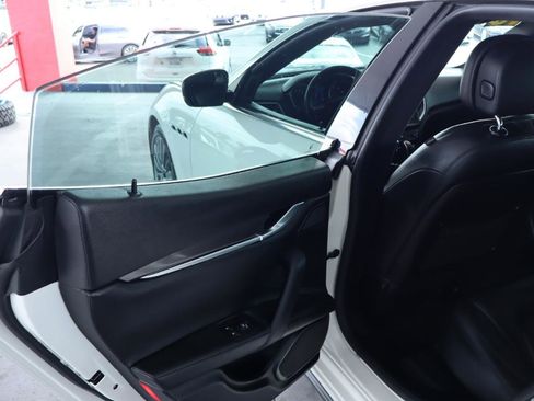 Used 2018 Maserati Ghibli image 28