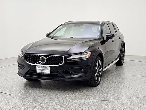 New 2026 Volvo V60 B5 Cross Country Ultra w/ Climate Package AWD/4WD image 1