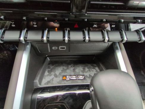 Used 2025 Chevrolet Colorado ZR2 w/ Technology Package image 35