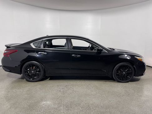 Used 2018 Nissan Altima 2.5 SR w/ SR Midnight Edition FWD image 2