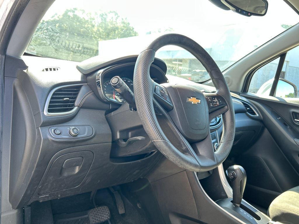 Used 2021 Chevrolet Trax LS w/ Tint and Cruise Package AWD/4WD image 10