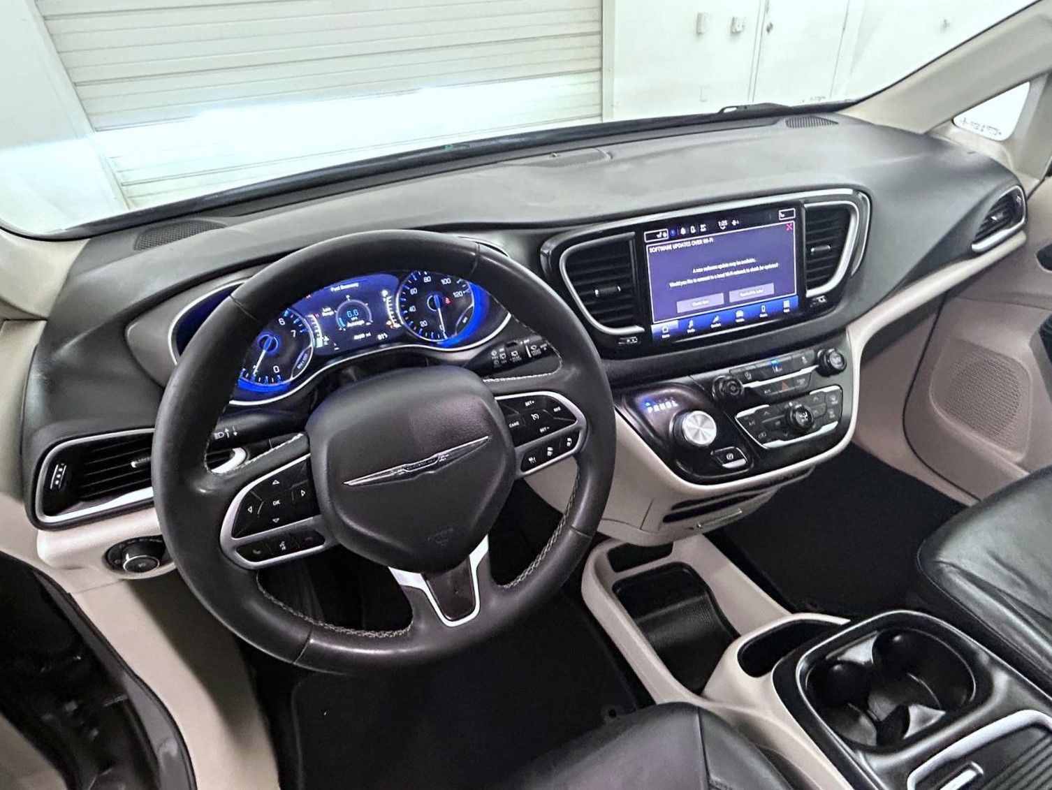 Certified 2022 Chrysler Pacifica Touring-L FWD image 13