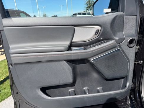 Used 2025 Ford Expedition Active image 10