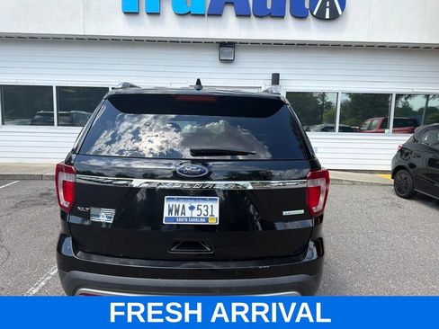 Used 2017 Ford Explorer XLT FWD image 5