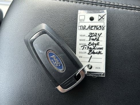 Used 2024 Ford Edge Titanium image 38