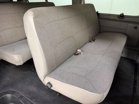 Used 2001 Ford E-350 and Econoline 350 XLT image 38