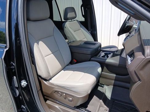 Used 2024 Chevrolet Tahoe Z71 w/ Luxury Package AWD/4WD image 35