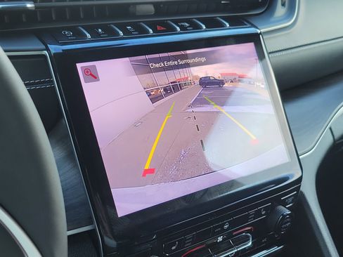 Used 2025 Jeep Grand Cherokee L Limited image 15