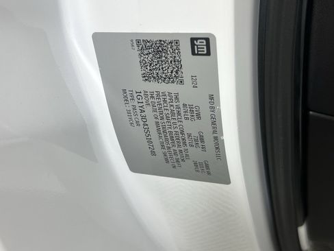 Used 2025 Chevrolet Corvette Stingray Convertible w/ 1LT image 32