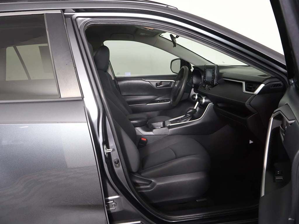 Used 2020 Toyota RAV4 LE FWD image 26