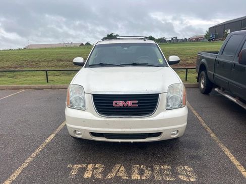 Used 2011 GMC Yukon SLT w/ SLT-2 Equipment Package AWD/4WD image 2