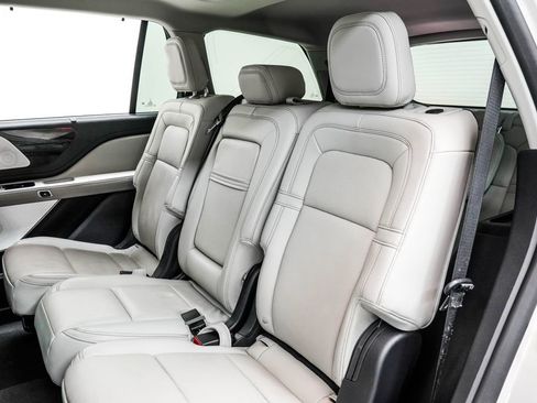 Used 2025 Lincoln Aviator Reserve w/ Equipment Group 201A image 17