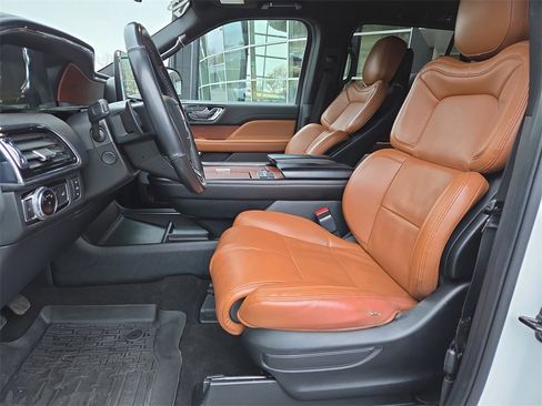 Used 2020 Lincoln Navigator Reserve w/ Luxury Package image 10