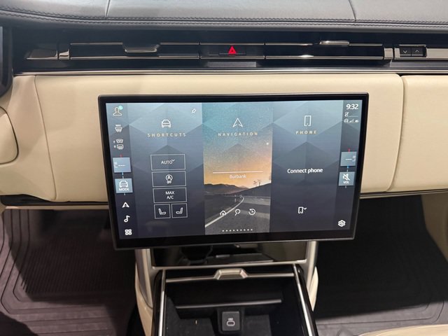 Used 2024 Land Rover Range Rover Long Wheelbase SE AWD/4WD image 16