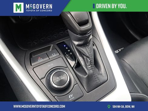 Used 2021 Toyota RAV4 XLE w/ Carpet Mat Package (TMS) AWD/4WD image 36
