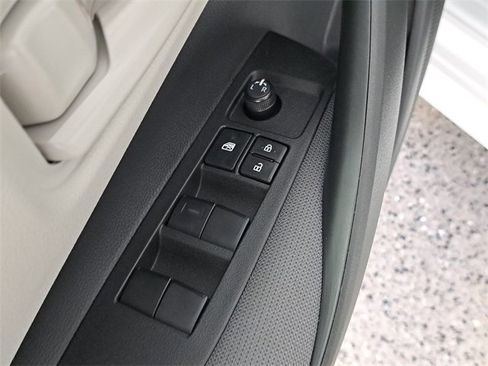 Used 2025 Toyota Corolla LE image 22