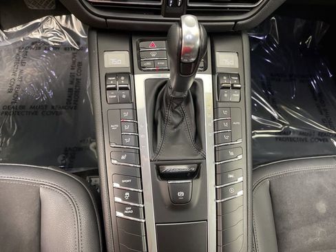 Used 2021 Porsche Macan image 12