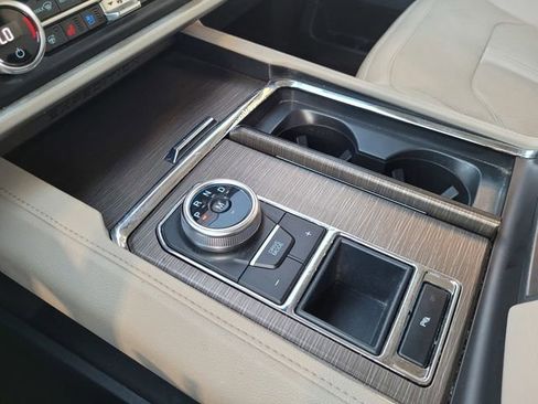 Used 2023 Ford Expedition Limited image 12